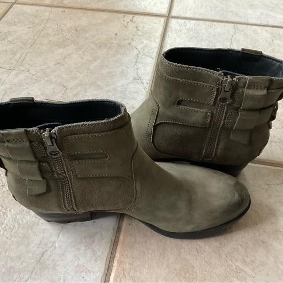 Sorel ankle boots, size 8, deep olive green - Picture 6 of 10